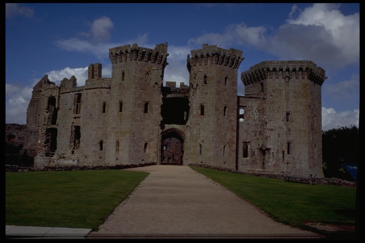 Бельмонтский замок