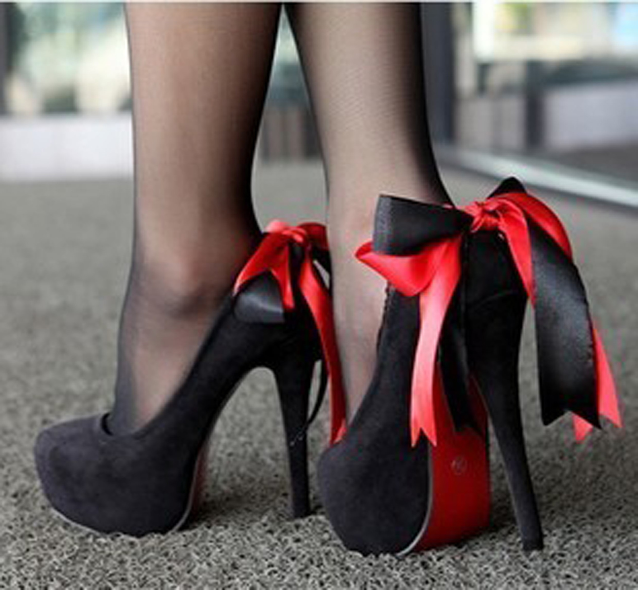 Сонник черные туфли. Туфли с бантиком. Красные туфли с бантом. Черные туфли с бантом. Туфли на каблуке.