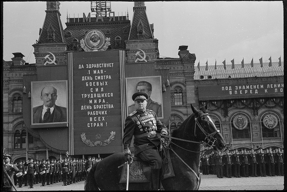 1949 год. Парад 1949 года в Москве. Парад 1 мая 1949. Москва 1949 год фото. Парад Победы 1952 года на красной площади.