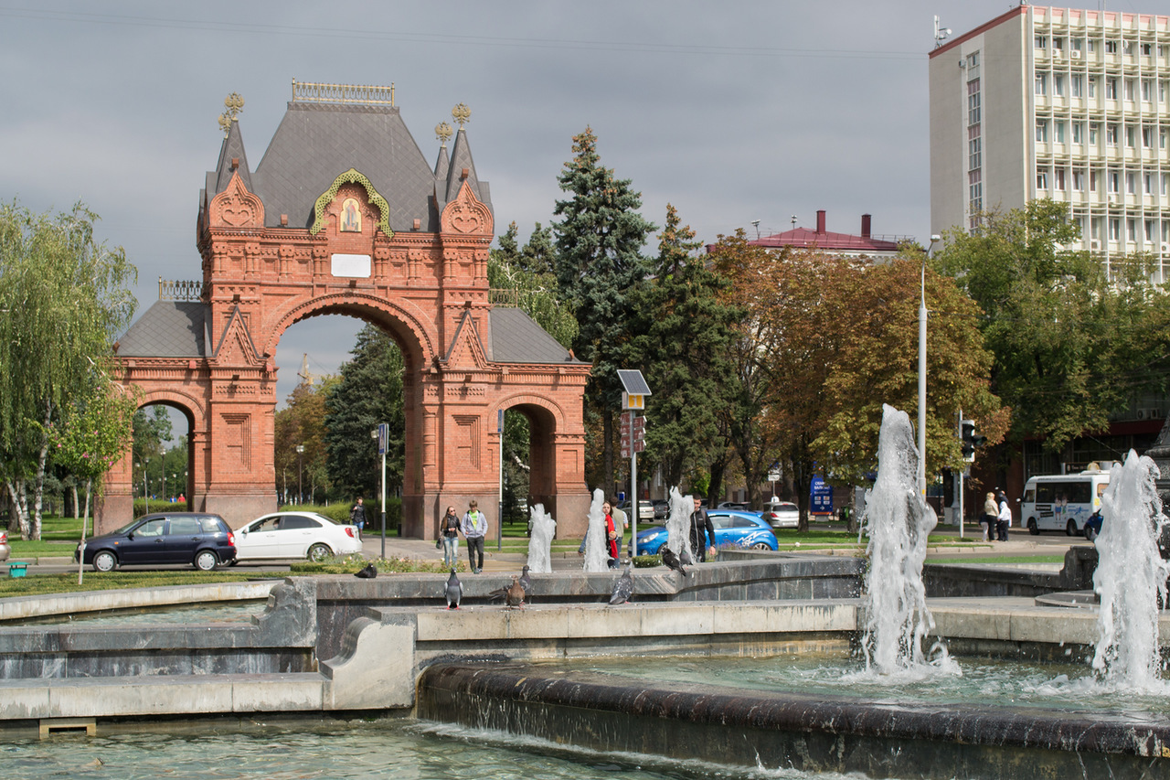 Krasnodar page. Екатерининская арка в Краснодаре. Екатерининская Триумфальная арка. Екатерининская арка Краснодар зима. Город Краснодар 2009.