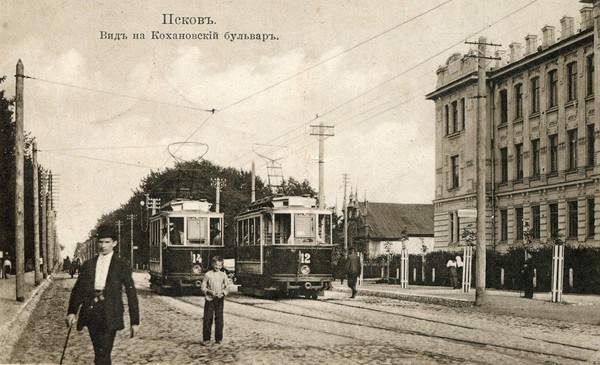 Псков. Кохановский бульвар. Трамваи Мытищинского завода №14 и №12, 1910-е годы.