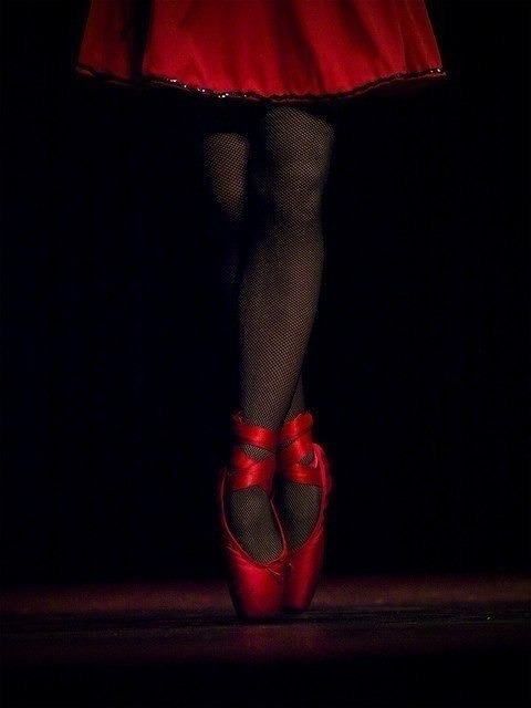 Танцевальные красные туфли